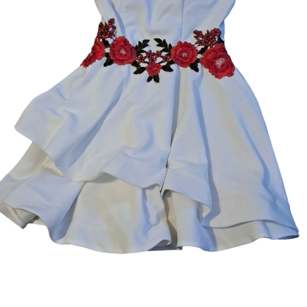 Size 3/4 Short White Strapless Embroidered floral waistband Back zipper. - Picture 2 of 9